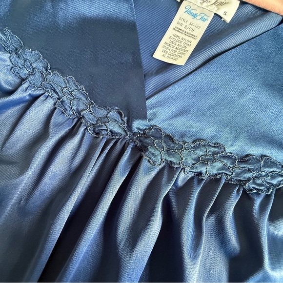 Vintage Vanity Fair Navy Blue Nylon Sleeveless Nightgown Size Small - Picture 4 of 7